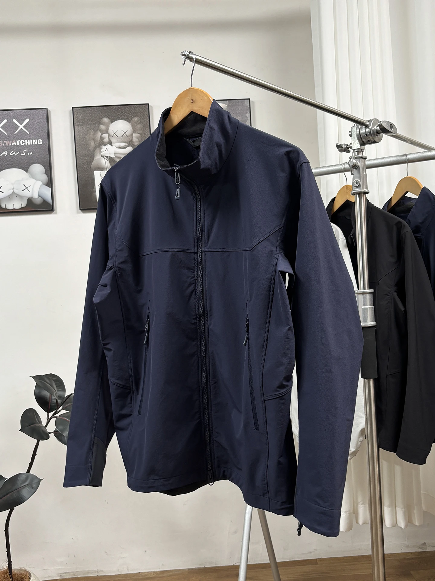 Outdoor Lightweight Waterproof Soft Jacket Casual Sportswear Stand Collar Zipper Men's Jacket Elastic Sun Protection
Outdoor Lightweight Waterproof Soft Jacket Casual Sportswear Stand Collar Zipper Men's Jacket Elastic Sun Protection