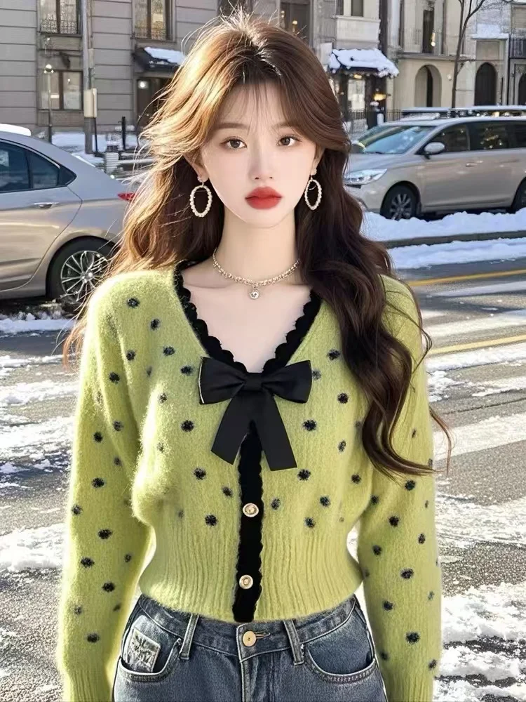 Stylish Korean Style Knitted Sweater Women's Beautiful Green Polka Dot Furry Base Layer Sweater Warm Cozy V Neck Long Sleeve
Stylish Korean Style Knitted Sweater Women's Beautiful Green Polka Dot Furry Base Layer Sweater Warm Cozy V Neck Long Sleeve