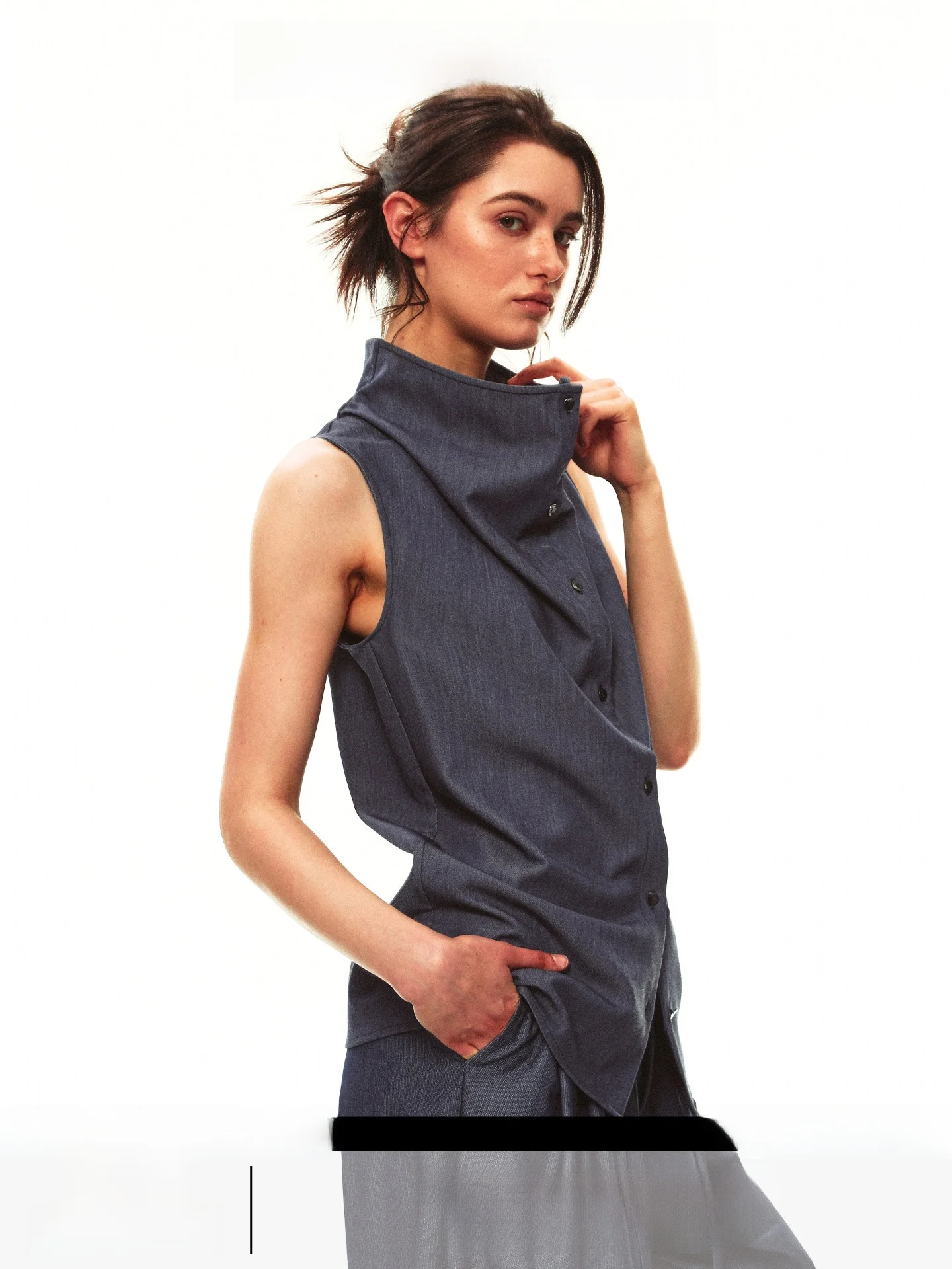 Summer Casual Sleeveless Shirt Vest Set Single Moment Drawstring Pleated Loose Fit Women's Fashion Outerwear without Chest Pad
Summer Casual Sleeveless Shirt Vest Set Single Moment Drawstring Pleated Loose Fit Women's Fashion Outerwear without Chest Pad