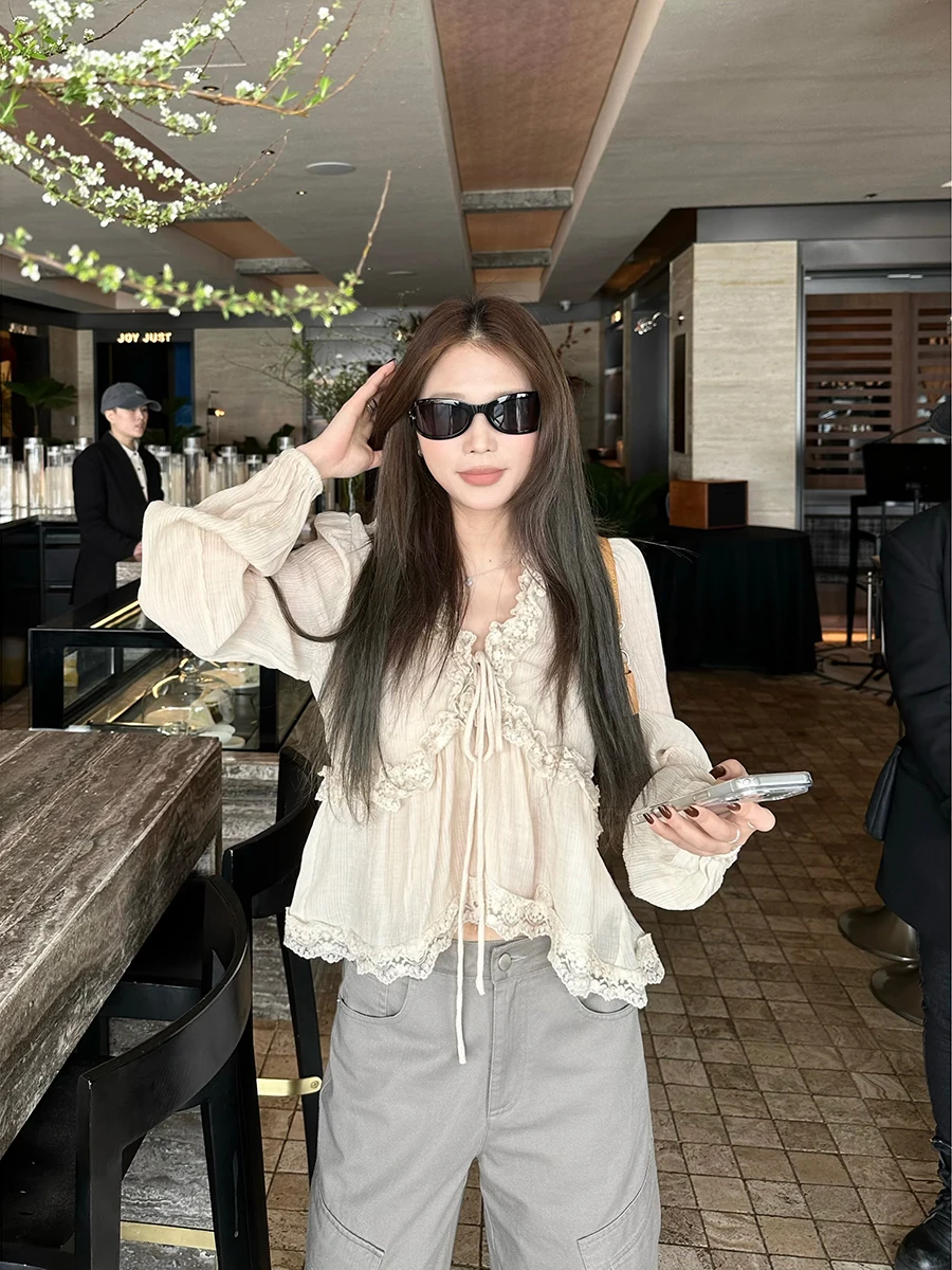 Lace Trim Blouse Lightweight Breathable Women's Style Cleanfit Long Sleeve V-neck Short Length Cotton Nylon Blend
Lace Trim Blouse Lightweight Breathable Women's Style Cleanfit Long Sleeve V-neck Short Length Cotton Nylon Blend
