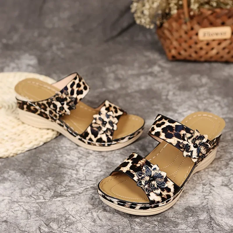 Sexy Summer Women's Slippers 2025 New High Quality Outdoor Thick Soled Women's Shoes Hot Selling 35-44 Large Size Sandals
Sexy Summer Women's Slippers 2025 New High Quality Outdoor Thick Soled Women's Shoes Hot Selling 35-44 Large Size Sandals