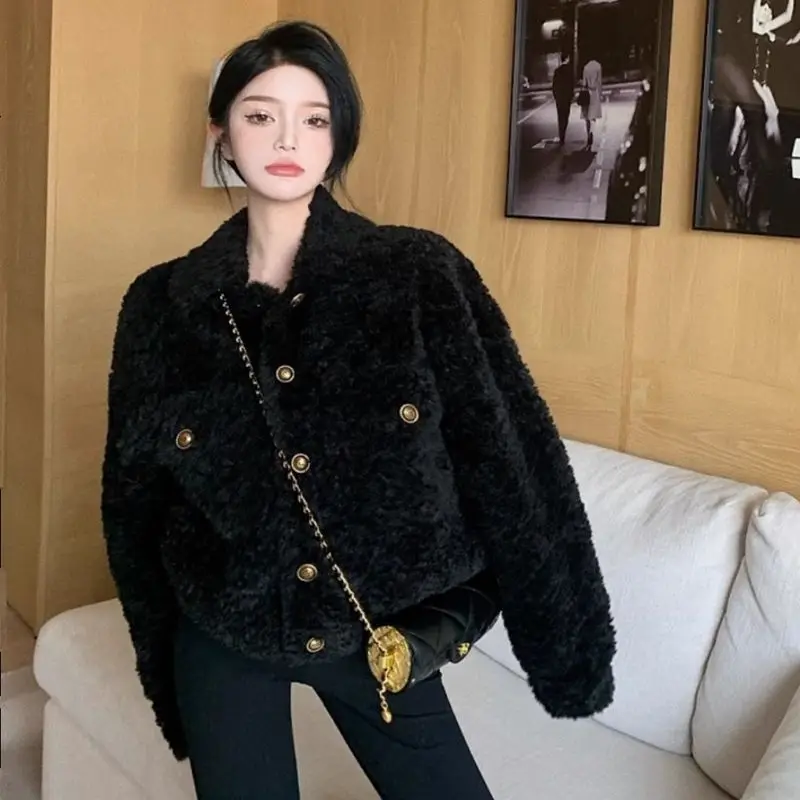 Xiaoxiangfeng Lamb fur Grass Coat Women 2025 Autumn Winter New Style High-end Solid Color Thick Plush Loose Short Top Commuting
Xiaoxiangfeng Lamb fur Grass Coat Women 2025 Autumn Winter New Style High-end Solid Color Thick Plush Loose Short Top Commuting