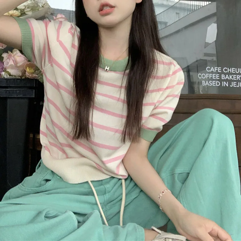Summer New Round Neck Short Sleeve T-shirt Women Striped Contrast Color Pullovers Sweet Thin Tops Knitting Tee
Summer New Round Neck Short Sleeve T-shirt Women Striped Contrast Color Pullovers Sweet Thin Tops Knitting Tee