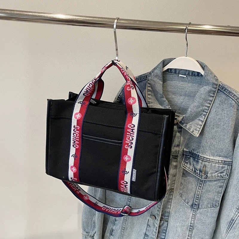 Elegant Women's Leather Shoulder Bag Stylish Crossbody Handbag Luxury Brand Designer Tote Bag for Ladies
Elegant Women's Leather Shoulder Bag Stylish Crossbody Handbag Luxury Brand Designer Tote Bag for Ladies