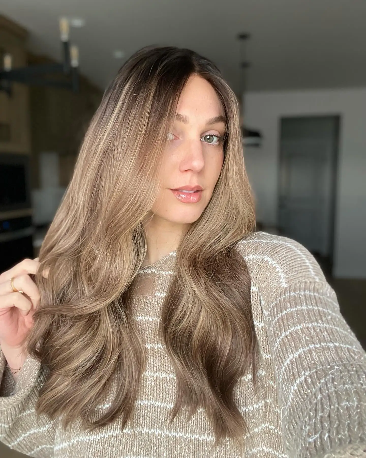 Light Brown Lace Frontal Synthetic Wigs women Cosplay wig Black Roots Body Wave wig Luxury Synthetic wig
Light Brown Lace Frontal Synthetic Wigs women Cosplay wig Black Roots Body Wave wig Luxury Synthetic wig