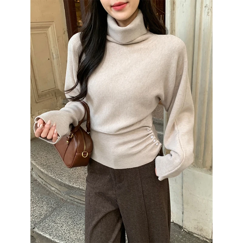 Корейский свитер с высоким воротником, женские модные черные вязаные пуловеры, трикотажные изделия с длинными рукавами, осенне-зимние дизайнерские джемперы на пуговицах
Корейский свитер с высоким воротником, женские модные черные вязаные пуловеры, трикотажные изделия с длинными рукавами, осенне-зимние дизайнерские джемперы на пуговицах