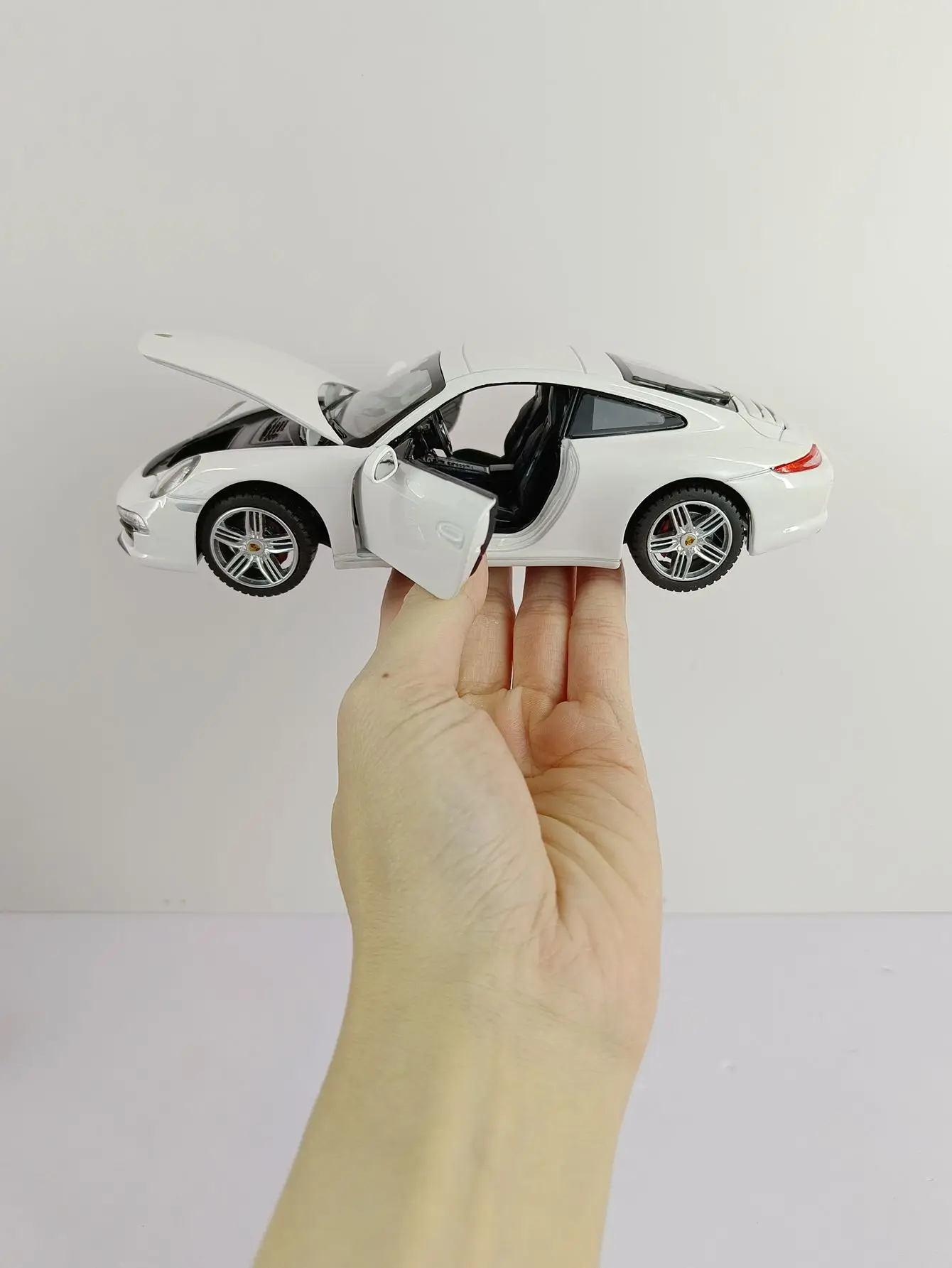 rastar 1:24 simulation Porsche 911 alloy car model, doors and hood can be opened, front wheels can turn, sports car gift
rastar 1:24 simulation Porsche 911 alloy car model, doors and hood can be opened, front wheels can turn, sports car gift