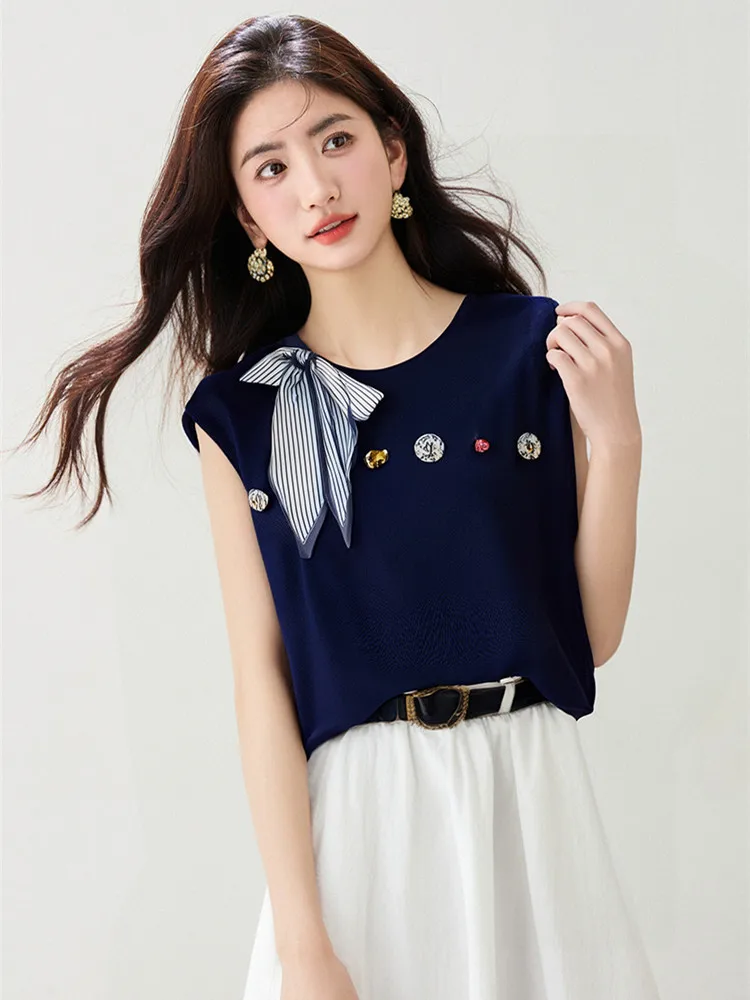 2025 Autumn Women's Knitted Tops Casual Buttons Sleeveless Knitwears Sweater Tshirt Solid Loose Casual Pullovers Female Clothing
2025 Autumn Women's Knitted Tops Casual Buttons Sleeveless Knitwears Sweater Tshirt Solid Loose Casual Pullovers Female Clothing