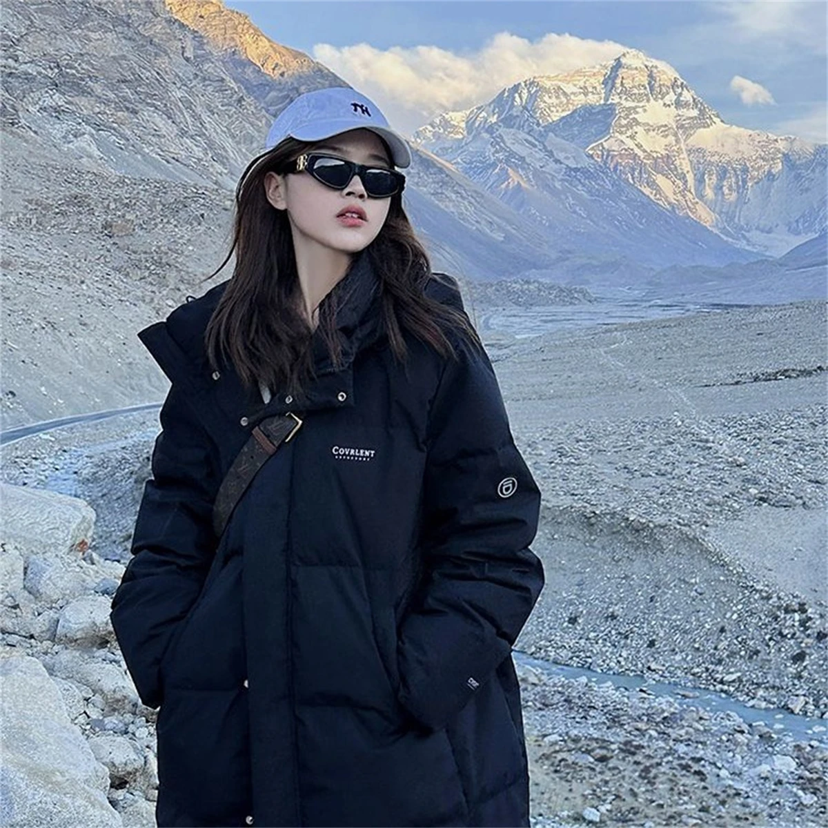 Cotton jacket Winter warm hooded down jacket Women's thick coat Comfortable outdoor travel clothing Girl's top
Cotton jacket Winter warm hooded down jacket Women's thick coat Comfortable outdoor travel clothing Girl's top