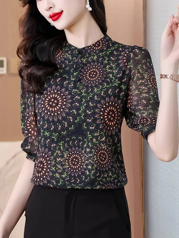 Retro Floral Midi Sleeve Chiffon Shirt Women's Summer New Style Elegantly Designed Stand Collar Top for Fashionable Mothers
Retro Floral Midi Sleeve Chiffon Shirt Women's Summer New Style Elegantly Designed Stand Collar Top for Fashionable Mothers