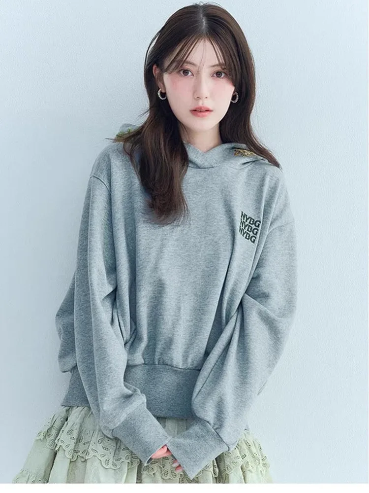 Laid-back Fashionable Back Floral Embroidery Hooded Sweatshirt Women's Top Japanese Style Long Sleeve Crew Neck Sweatshirt
Laid-back Fashionable Back Floral Embroidery Hooded Sweatshirt Women's Top Japanese Style Long Sleeve Crew Neck Sweatshirt