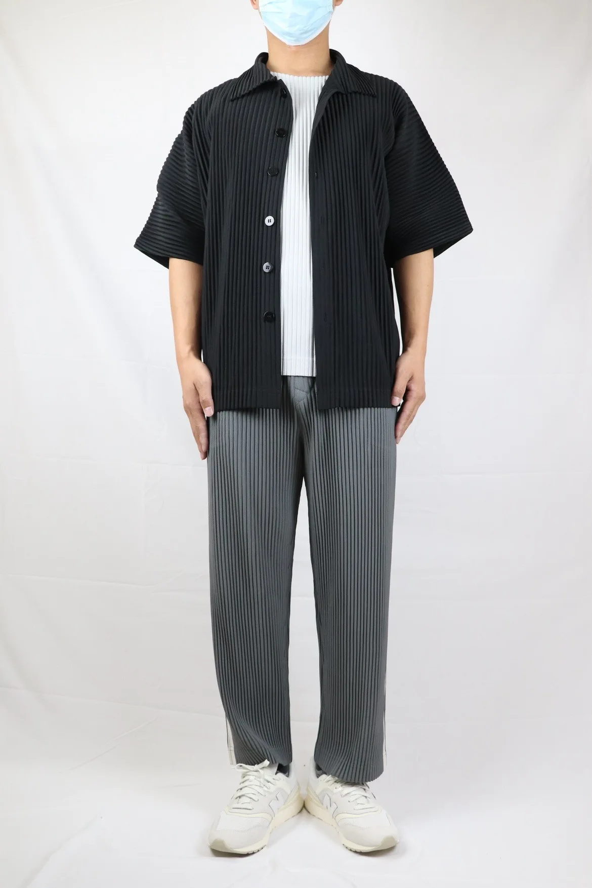 Pleated men's cropped pants, breathable straight tube side color matching, loose and versatile, fashionable men's clothing
Pleated men's cropped pants, breathable straight tube side color matching, loose and versatile, fashionable men's clothing