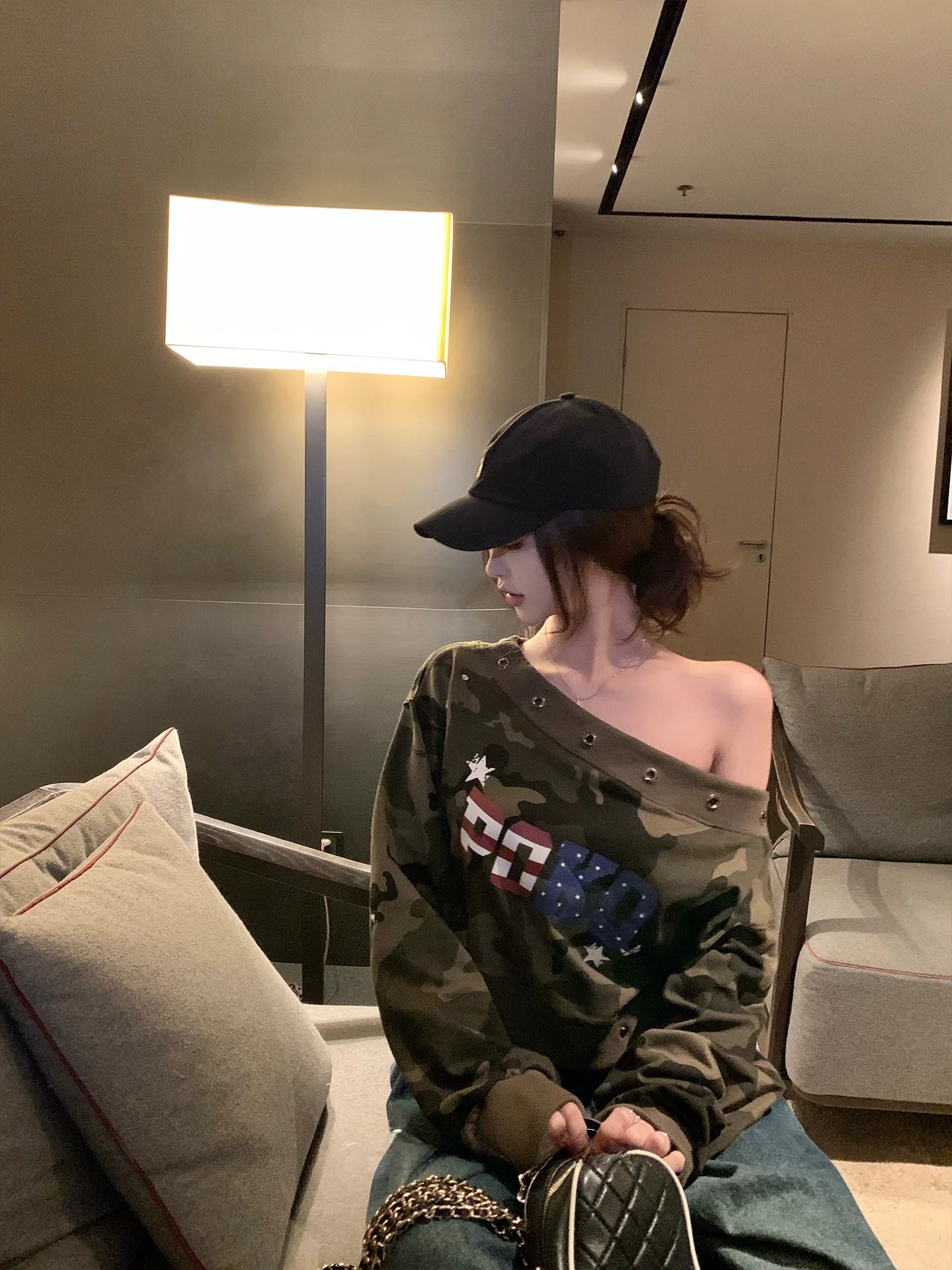 Cool Girl American Retro Washed Short Hoodie Letter Slant Shoulder Camo Top Street Style Women's Fashion Print Long Sleeve
Cool Girl American Retro Washed Short Hoodie Letter Slant Shoulder Camo Top Street Style Women's Fashion Print Long Sleeve