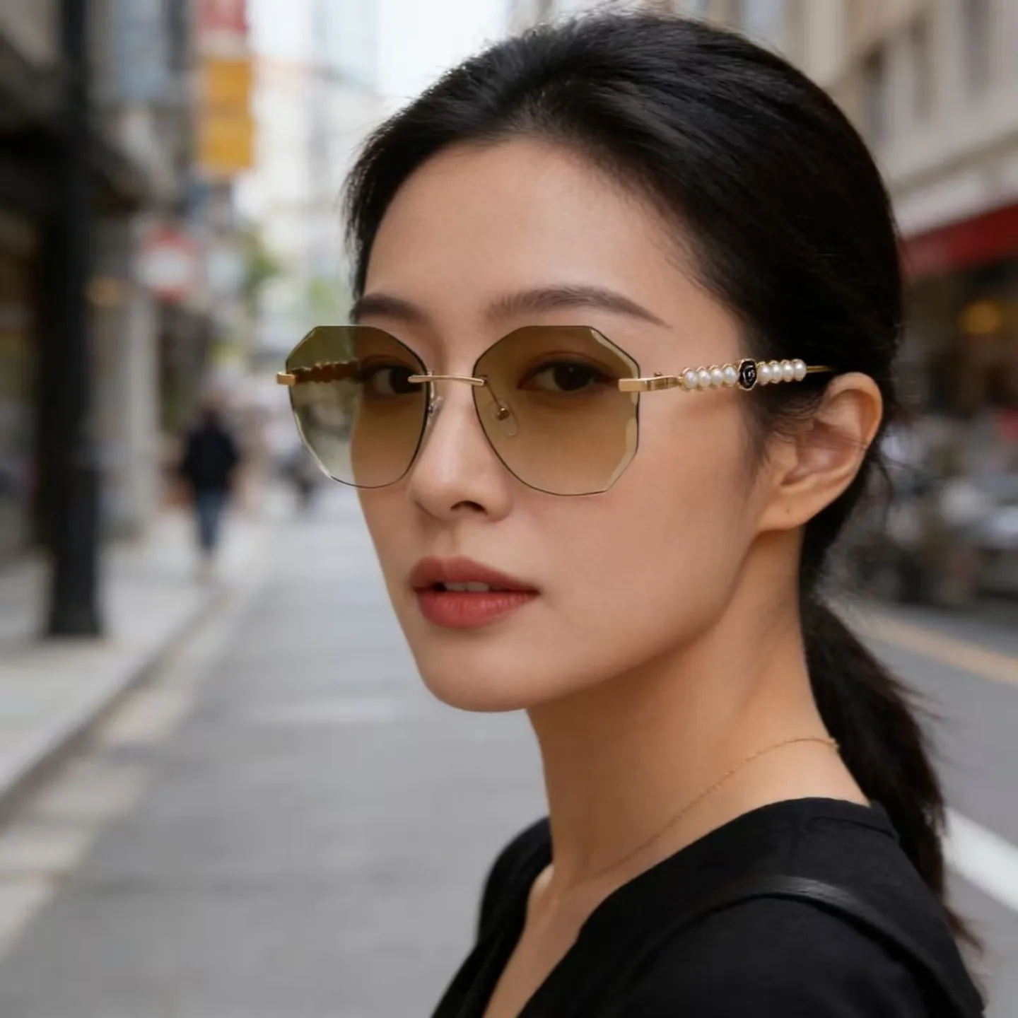 Rimless Women SunglassesPearl Temple Gradient Lens Y2K Style Metal Frame UV400 LuxuryFashion Brand Elegant Female Summer Eyewear
Rimless Women SunglassesPearl Temple Gradient Lens Y2K Style Metal Frame UV400 LuxuryFashion Brand Elegant Female Summer Eyewear