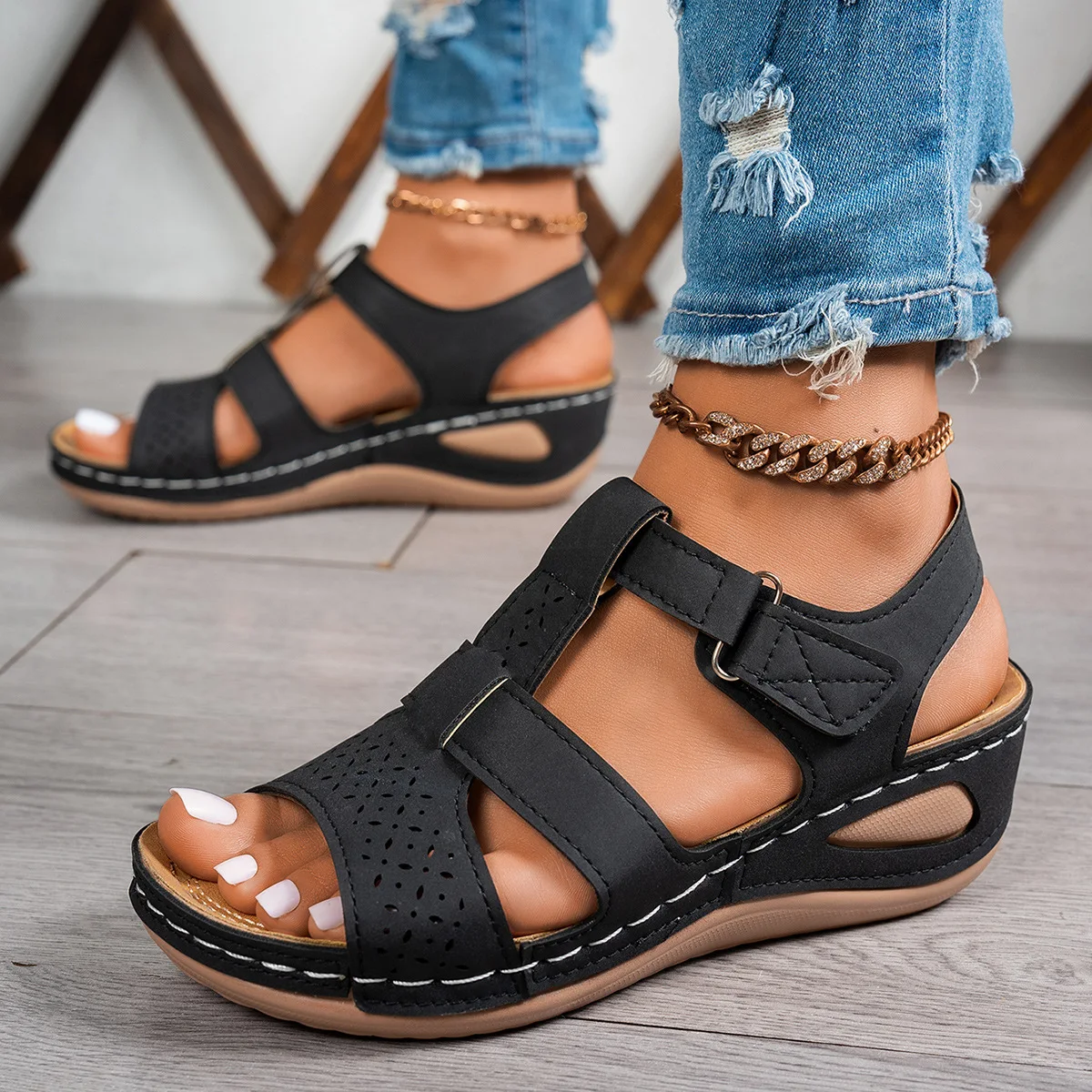 Thick-soled Plus-size Women's Sandals New Solid Color Cross-stitched Wedge Beach Women's Slippers
Thick-soled Plus-size Women's Sandals New Solid Color Cross-stitched Wedge Beach Women's Slippers