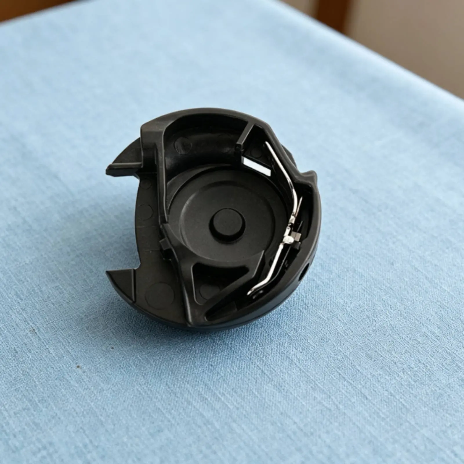 Replacement Bobbin Case Compatible Fit Plastic Bobbin Case Consistent Stitches Jam Fixing for Maintenance
Replacement Bobbin Case Compatible Fit Plastic Bobbin Case Consistent Stitches Jam Fixing for Maintenance
