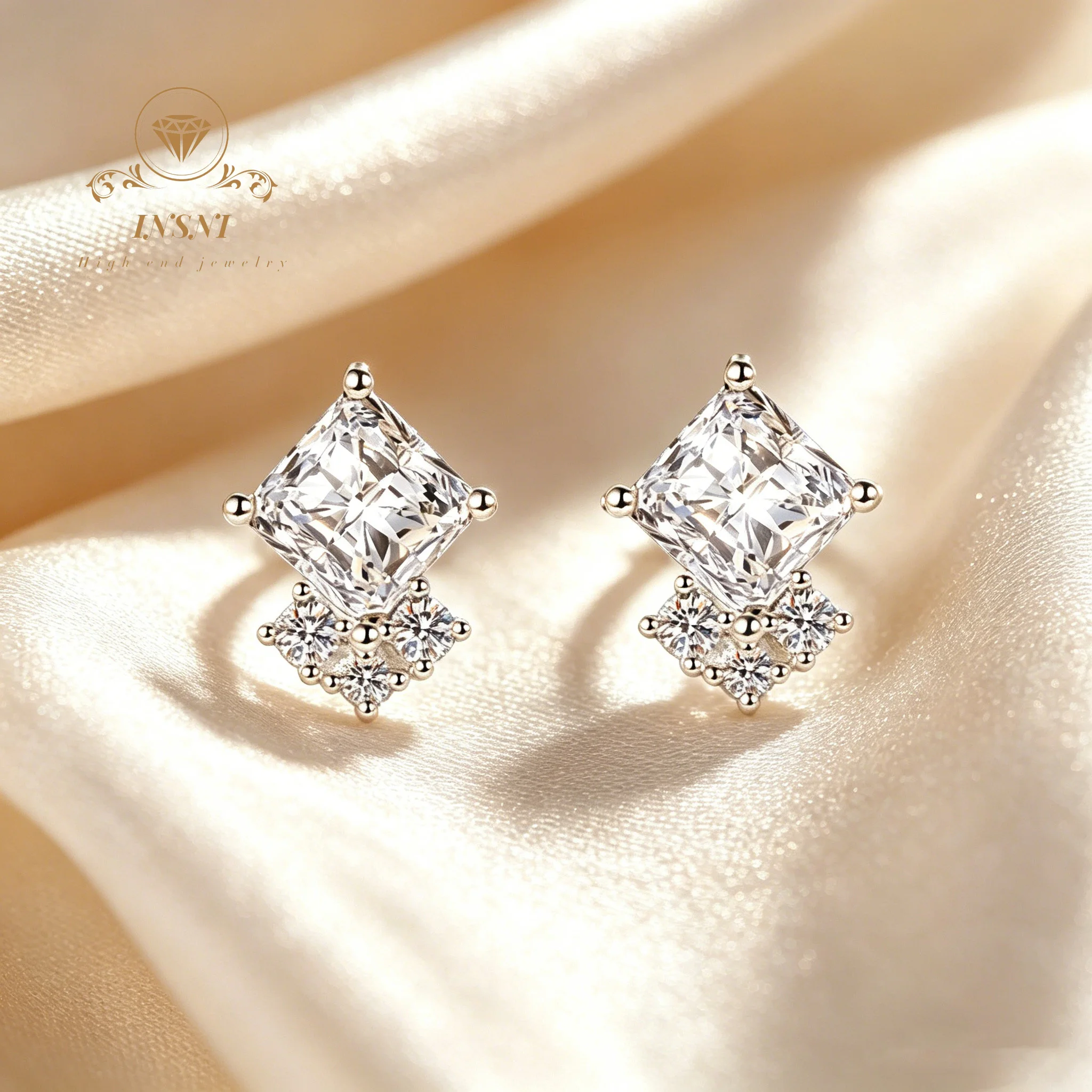 S925 Sterling Silver Moissanite Stud Earrings Women's Exquisite Simple Square Earrings Daily Versatile Commuting Match Jewelry
S925 Sterling Silver Moissanite Stud Earrings Women's Exquisite Simple Square Earrings Daily Versatile Commuting Match Jewelry