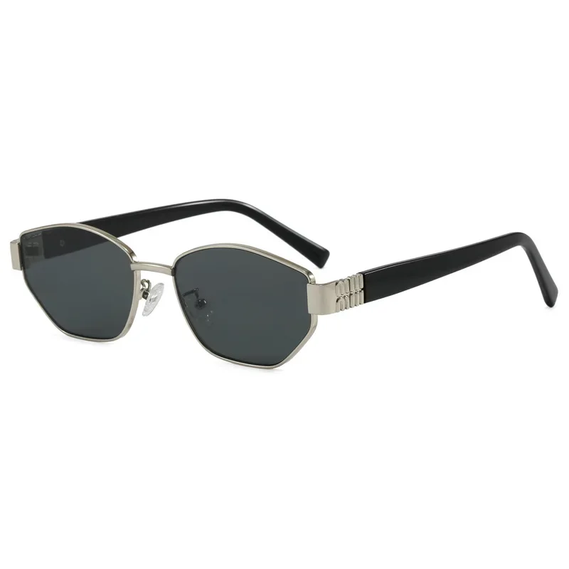 Retro Polarized Sunglasses for Women High-End Metal & Acetate Frame, Trendy UV400 Protection Eyewear, Ideal for Daily Wear
Retro Polarized Sunglasses for Women High-End Metal & Acetate Frame, Trendy UV400 Protection Eyewear, Ideal for Daily Wear