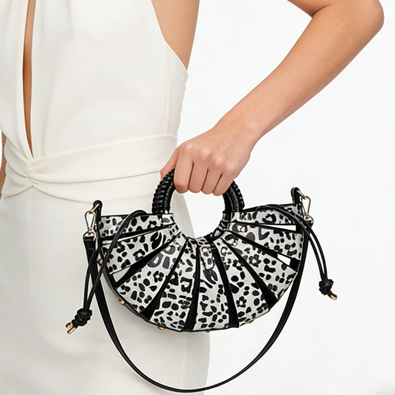 Leopard Print Croissant Shoulder Bag Hollow Out Woven Handbag Women's Retro Crescent Shape Crossbody Bag Luxury Designer Clutch
Leopard Print Croissant Shoulder Bag Hollow Out Woven Handbag Women's Retro Crescent Shape Crossbody Bag Luxury Designer Clutch