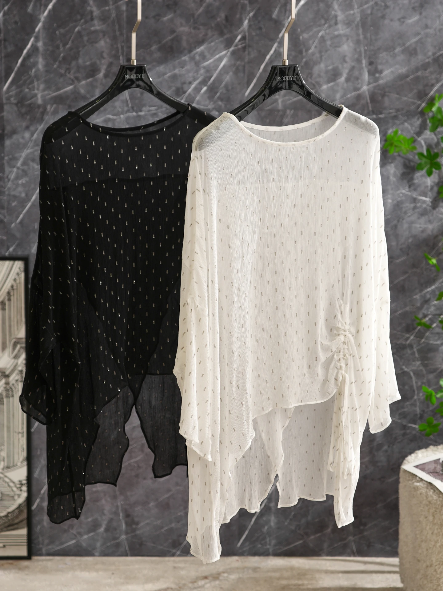 Elegant Tianxing Silk Loose Top with 3D Rhinestone Side Drawstring Sun Protection Women's Shirt Commute Style
Elegant Tianxing Silk Loose Top with 3D Rhinestone Side Drawstring Sun Protection Women's Shirt Commute Style