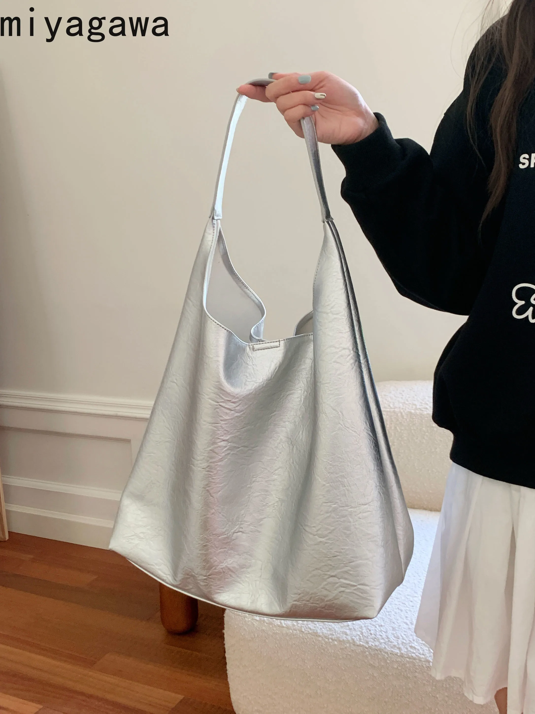 Miyagawa Women 2024 New Korean Edition Tote Bag Versatile Student Large Capacity One Shoulder Underarm Bags
Miyagawa Women 2024 New Korean Edition Tote Bag Versatile Student Large Capacity One Shoulder Underarm Bags