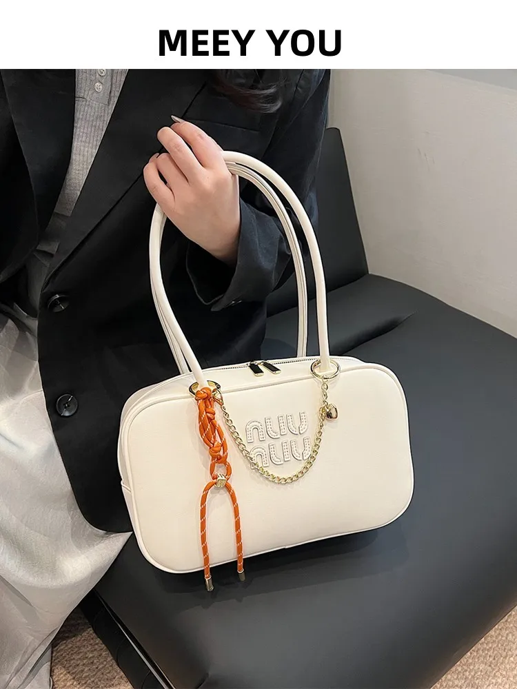 2025 luxury, high-end sense, niche design, large-capacity tote bag, women's one-shoulder underarm bag, baseball bag, pillow bag
2025 luxury, high-end sense, niche design, large-capacity tote bag, women's one-shoulder underarm bag, baseball bag, pillow bag
