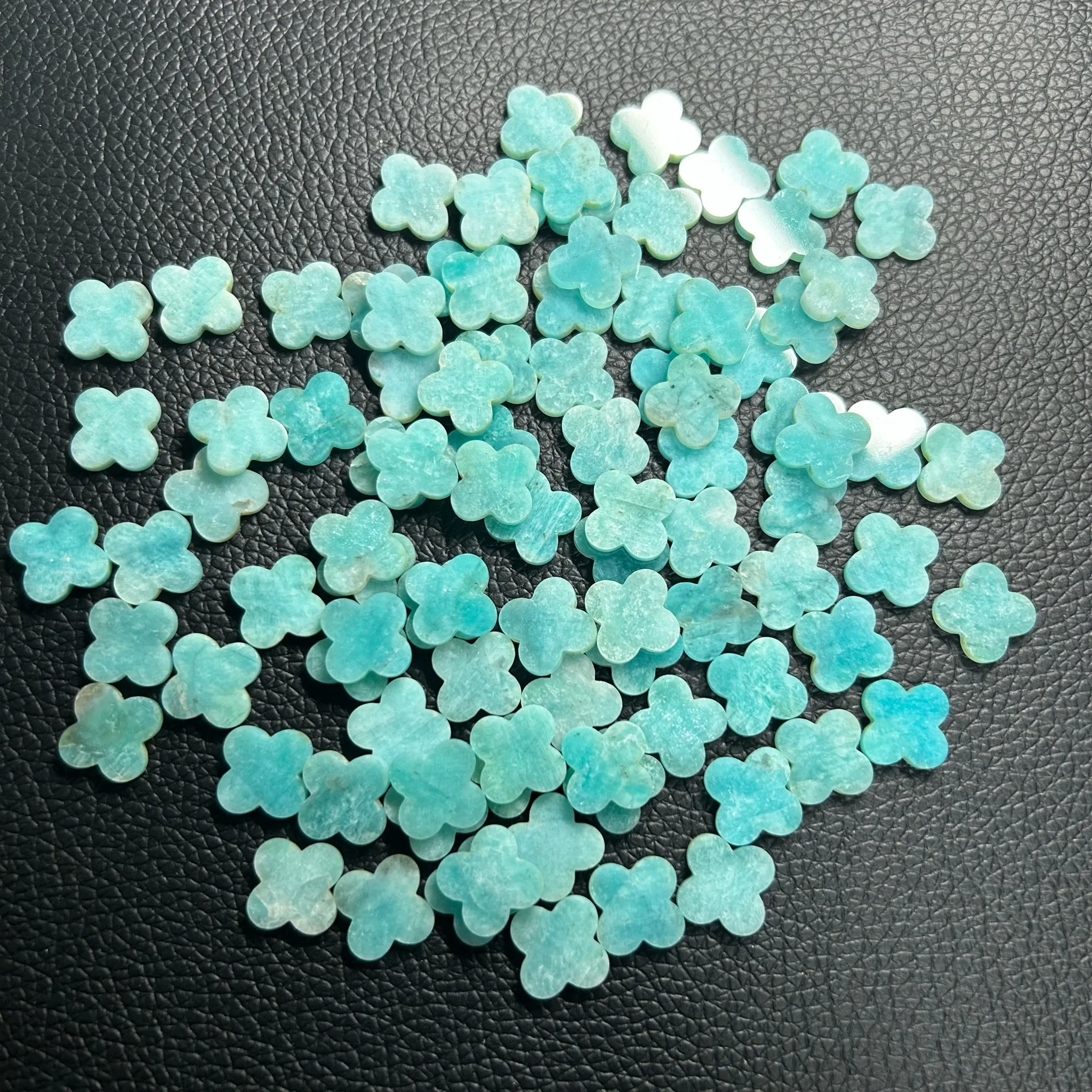 8mm To 14mm Light Blue Amazonite Four 4 Leaf Clover 2mm Thickness New Popular Color Stone 
8mm To 14mm Light Blue Amazonite Four 4 Leaf Clover 2mm Thickness New Popular Color Stone