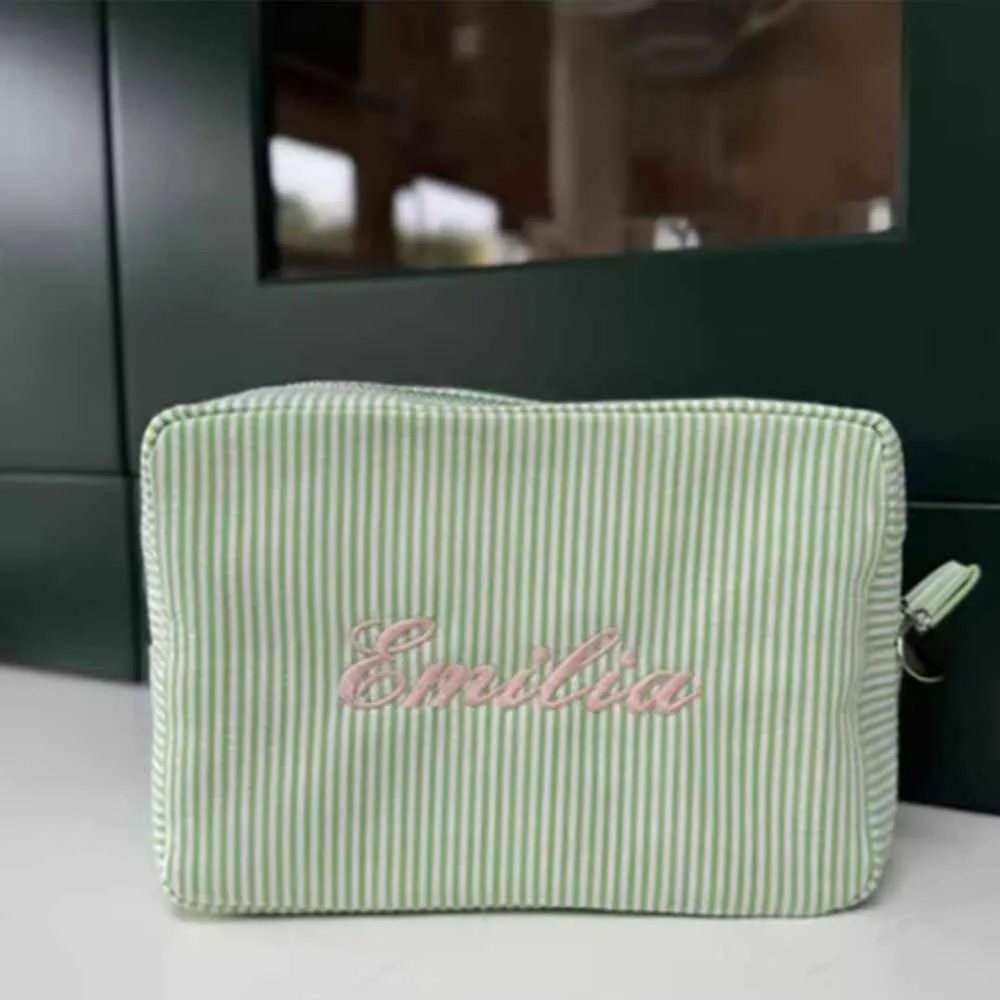 Free Shipping Seersucker Makeup Bag Embroidered Name Name Bridesmaid Gifts Cosmetic Bag Personalized Bridal Gift Travelling Bags
Free Shipping Seersucker Makeup Bag Embroidered Name Name Bridesmaid Gifts Cosmetic Bag Personalized Bridal Gift Travelling Bags