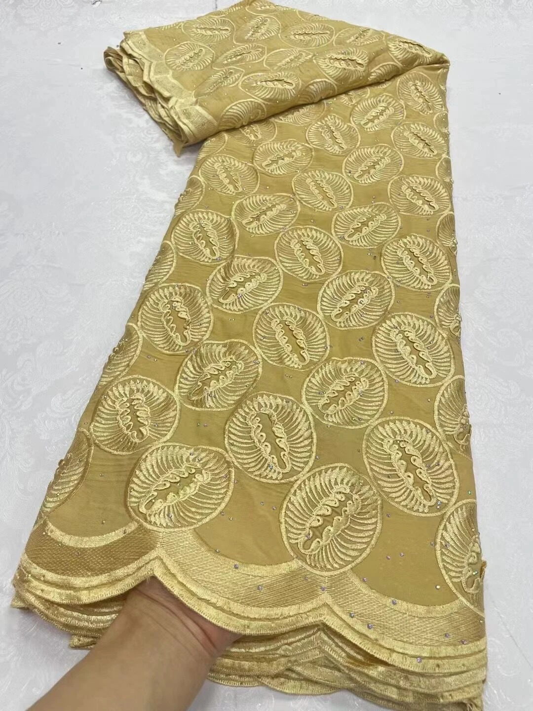 2024 High Quality 5 Yards African Lace Rhinestone Fabric Embroidery For Women Wedding Dresses White Tulle Cotton Fabrics JL306
2024 High Quality 5 Yards African Lace Rhinestone Fabric Embroidery For Women Wedding Dresses White Tulle Cotton Fabrics JL306