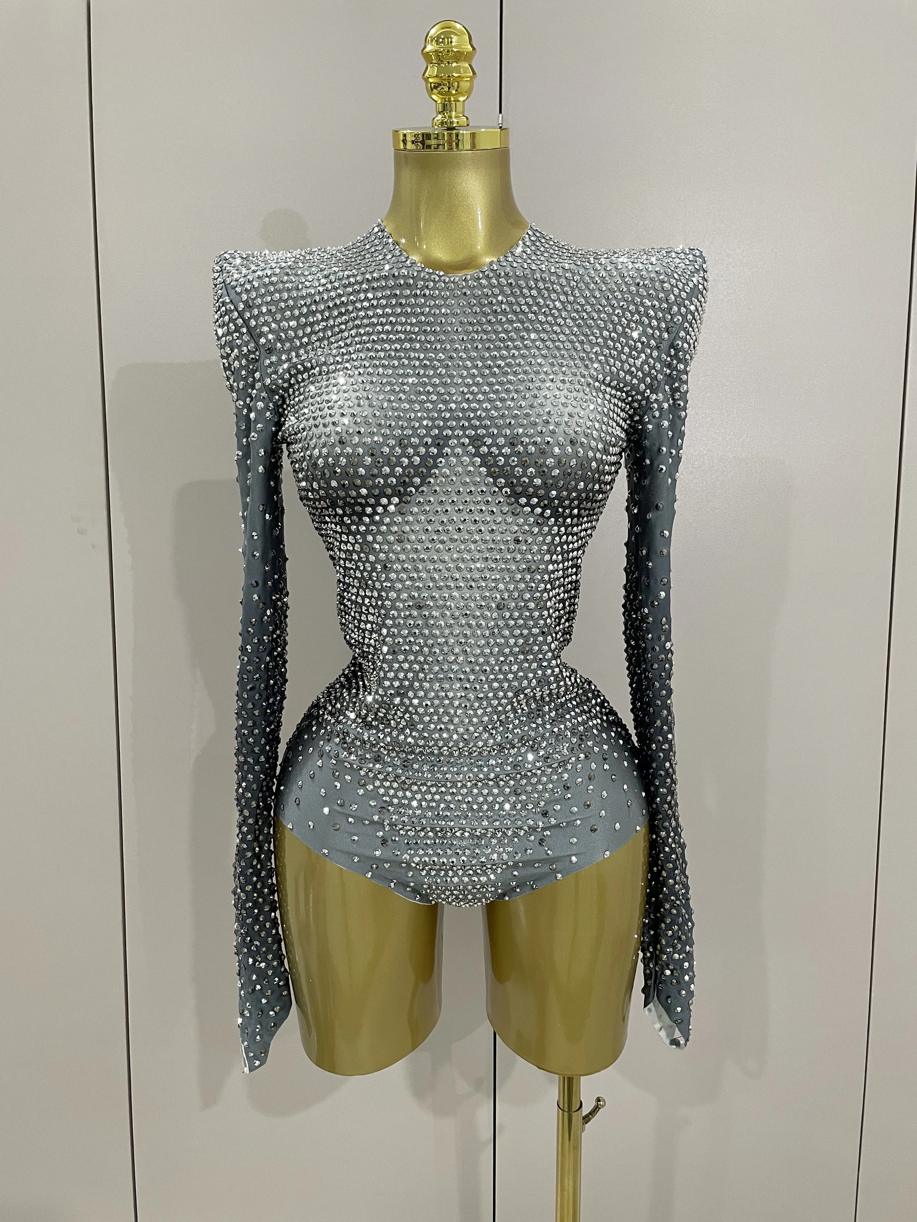 Sparkle Silver Rhinestones Long Sleeve Stretch Bodysuits 2025 New Women Evening Luxury Birthday Party Sexy Nightclub Stage Costu
Sparkle Silver Rhinestones Long Sleeve Stretch Bodysuits 2025 New Women Evening Luxury Birthday Party Sexy Nightclub Stage Costu