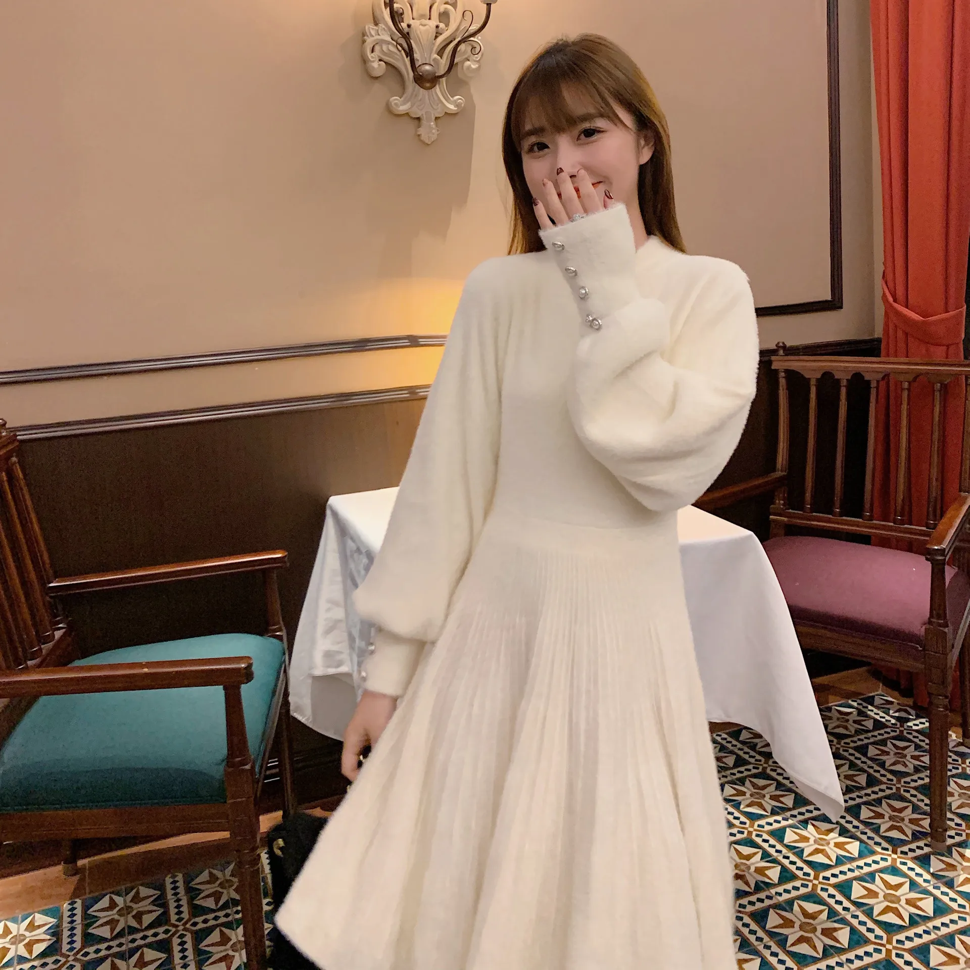 2022 Autumn New Temperament Round Neck Fashion Lantern Sleeves Beaded Simple Solid Color Sweater Mink Velvet Knitted Dress Women
2022 Autumn New Temperament Round Neck Fashion Lantern Sleeves Beaded Simple Solid Color Sweater Mink Velvet Knitted Dress Women