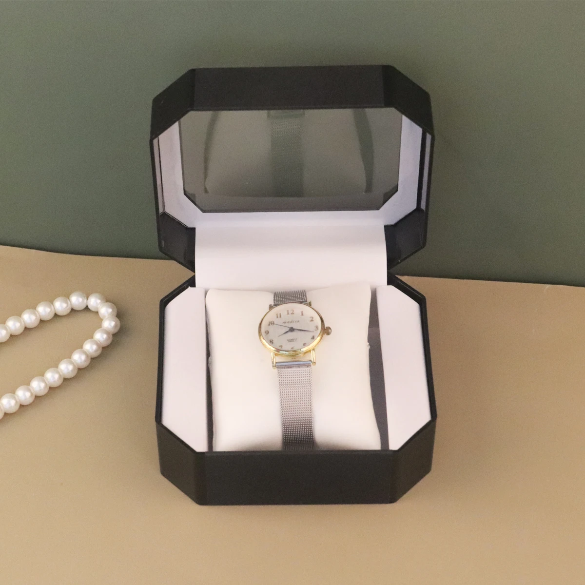 Watch Box High-end European Men's Acrylic Watch Display Box Watch Storage Box
Watch Box High-end European Men's Acrylic Watch Display Box Watch Storage Box
