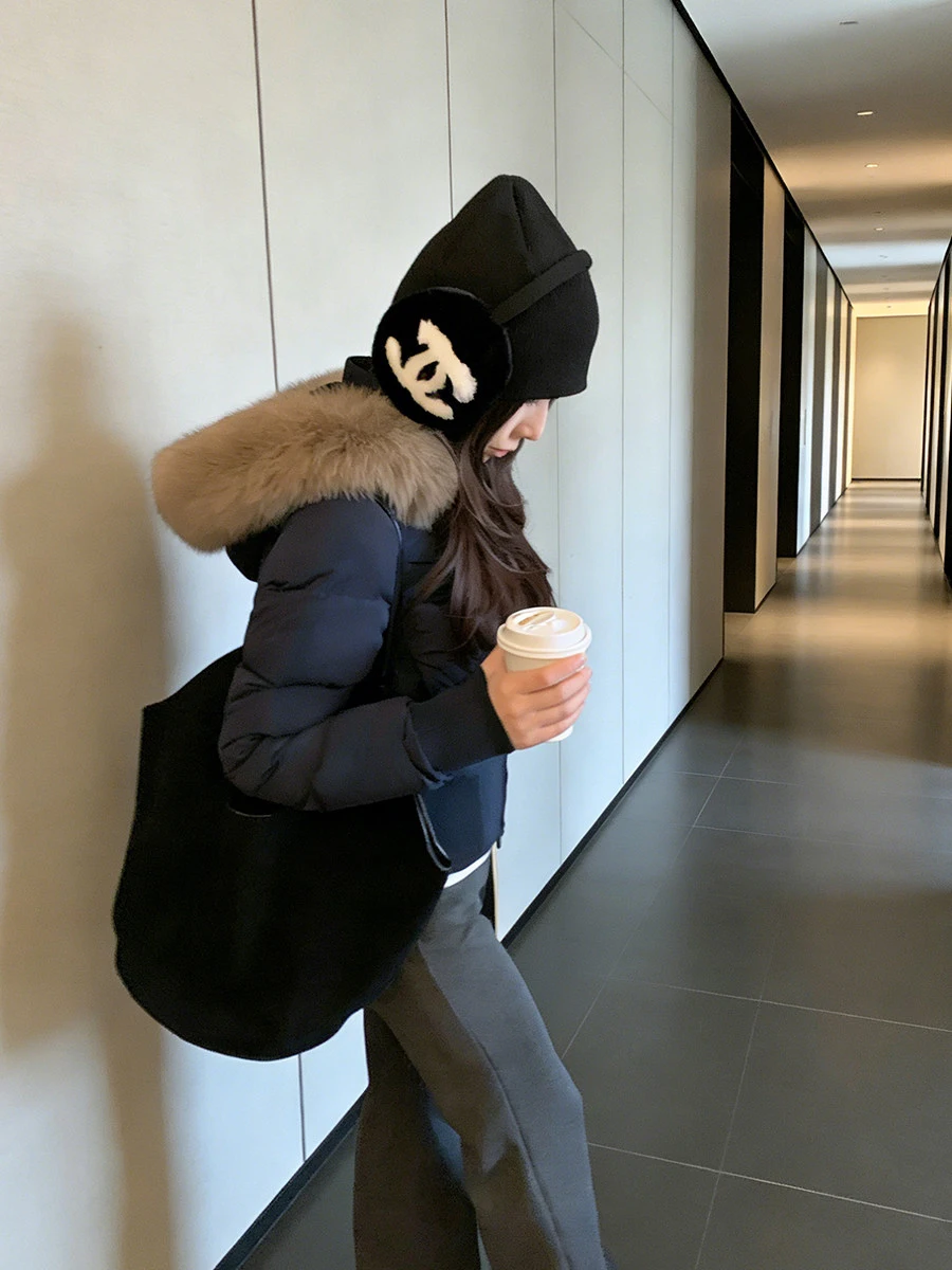 Женская утепленная куртка-пуховик 2025 года, зимняя модная корейская модель с поясом, капюшоном, короткая, на молнии
Женская утепленная куртка-пуховик 2025 года, зимняя модная корейская модель с поясом, капюшоном, короткая, на молнии