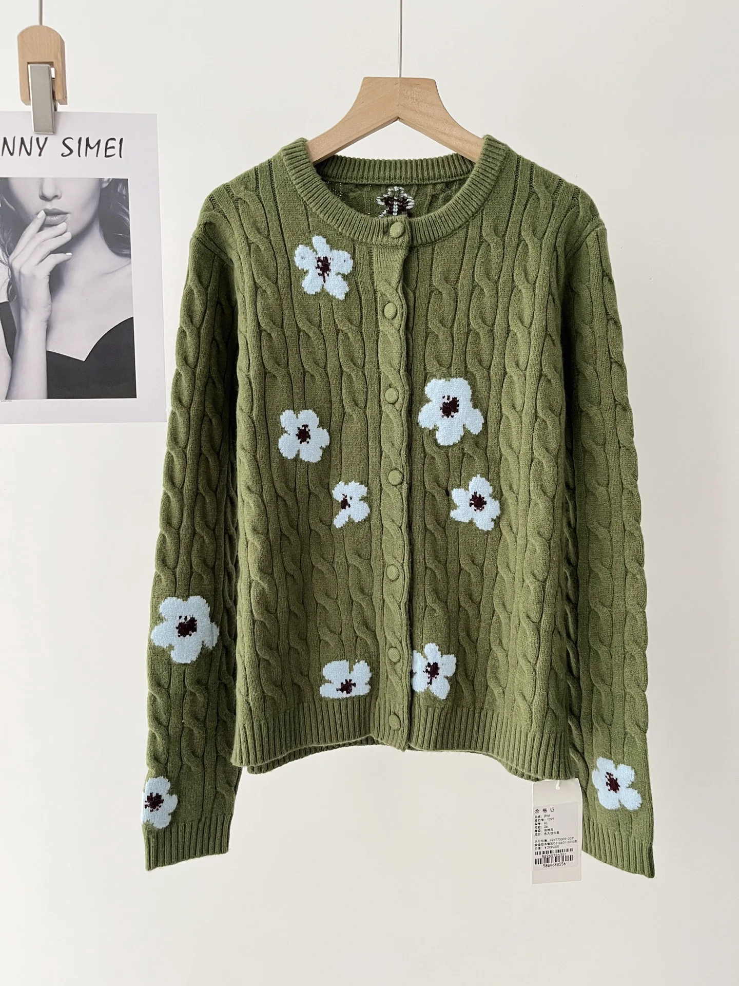 Women's Autumn New Crew Neck Twisted Textured Jacquard Green Knitted Cardigan 51c-1279
Women's Autumn New Crew Neck Twisted Textured Jacquard Green Knitted Cardigan 51c-1279