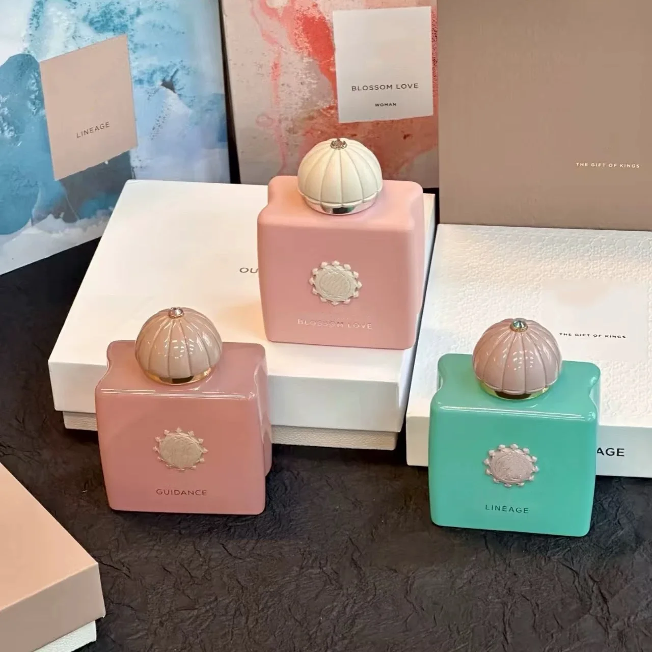 AMOUA.G.E is three neutral perfume-100ml, high grade elegant sweet package gift box, lasting fragrance
AMOUA.G.E is three neutral perfume-100ml, high grade elegant sweet package gift box, lasting fragrance