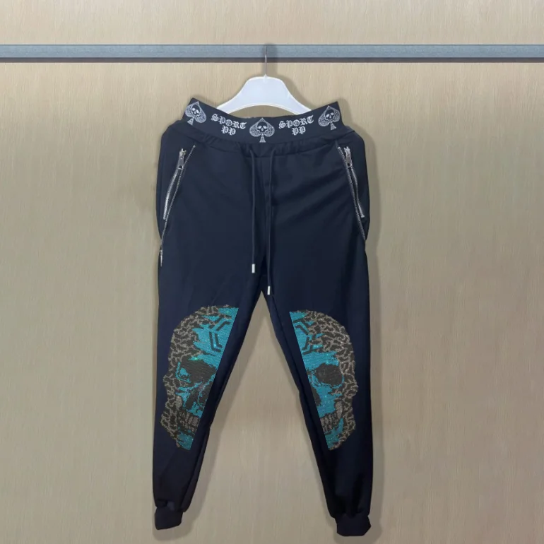 Удобные брендовые брюки, современные мужские дизайнерские брюки, изысканные мужские брюки со стразами, уютные спортивные штаны со стразами, повседневные брюки на шнурке 
Удобные брендовые брюки, современные мужские дизайнерские брюки, изысканные мужские брюки со стразами, уютные спортивные штаны со стразами, повседневные брюки на шнурке