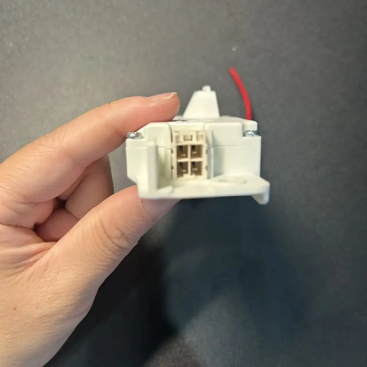 EBF61215202 DM-PJT 16V 0.95A Door Lock Switch T90SS5FDH suitable for 1g Automatic Washing Machine Spare Parts
EBF61215202 DM-PJT 16V 0.95A Door Lock Switch T90SS5FDH suitable for 1g Automatic Washing Machine Spare Parts