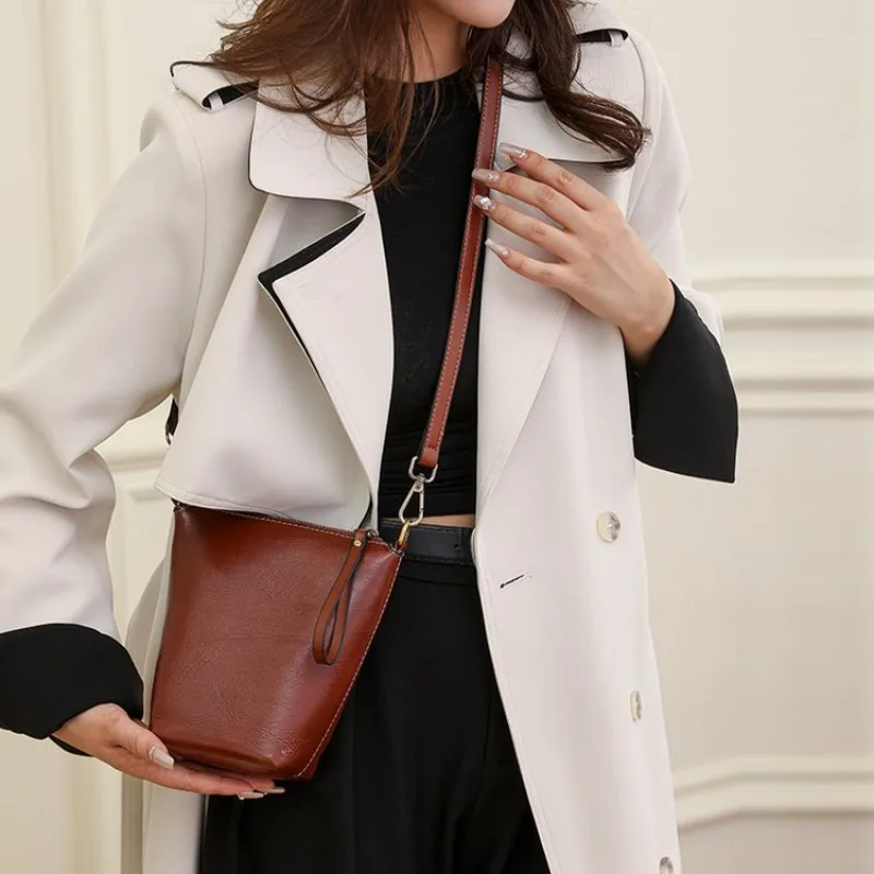 Original Tote Diaper Bag For Women Leather Crossbody Bag Luxury Vintage Minimalist Designer Large Capacity Elegant Fashion
Original Tote Diaper Bag For Women Leather Crossbody Bag Luxury Vintage Minimalist Designer Large Capacity Elegant Fashion