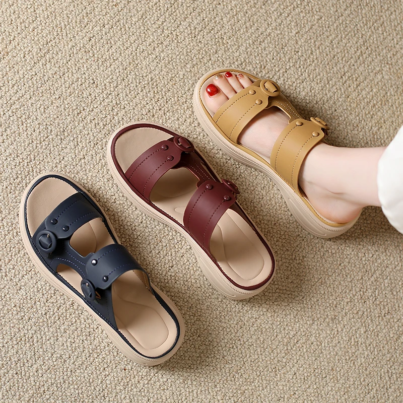 Новые женские шлепанцы на платформе, пляжные сандалии больших размеров на танкетке
Новые женские шлепанцы на платформе, пляжные сандалии больших размеров на танкетке