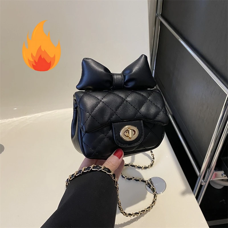 Xiaoxiangfeng bow shoulder bag 2026 new fashion versatile messenger bag Korean version parent-child change bag
Xiaoxiangfeng bow shoulder bag 2026 new fashion versatile messenger bag Korean version parent-child change bag