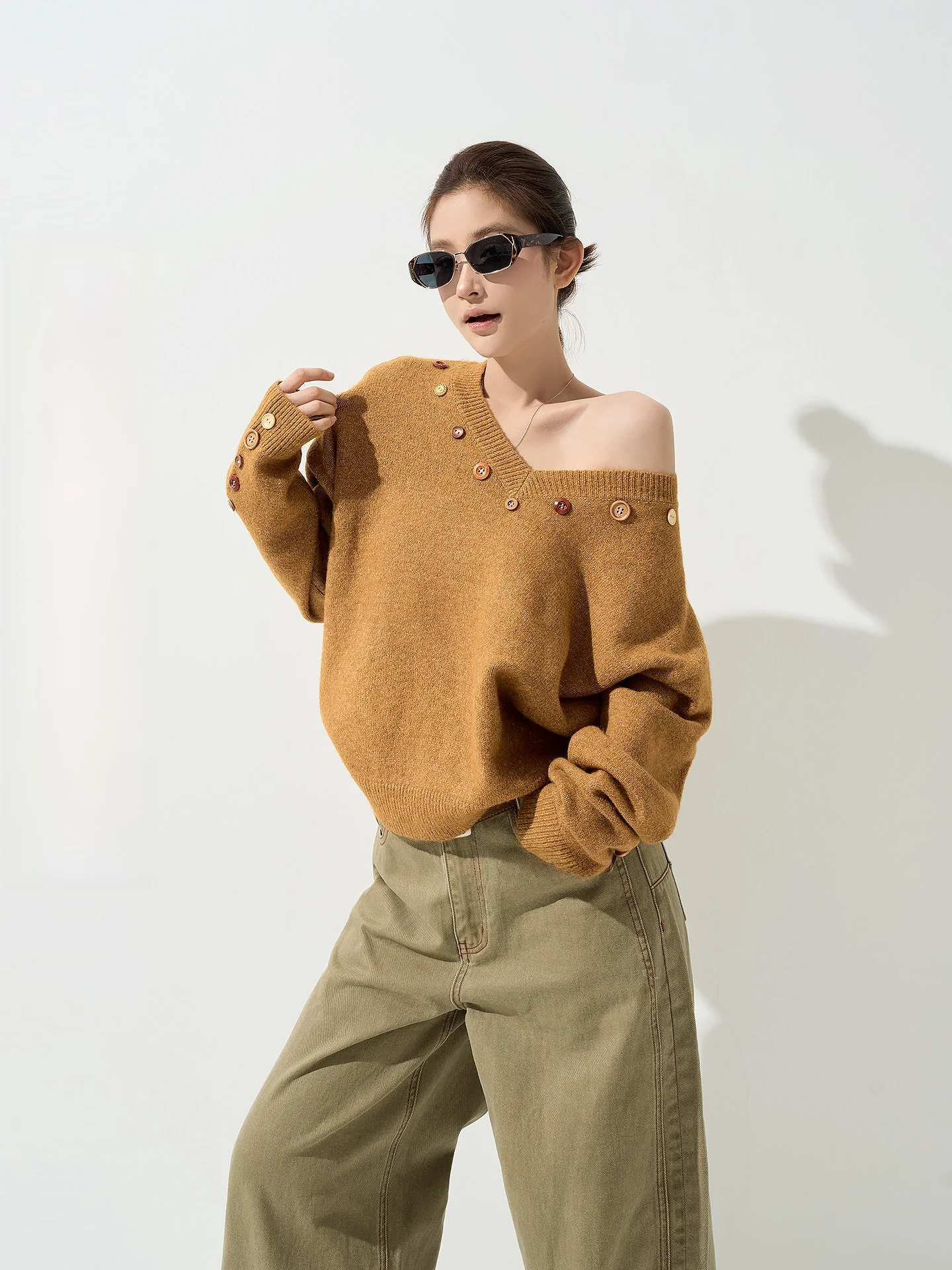 Свободный длинный свитер с V-образным вырезом для женщин, мягкий уютный вязаный топ в корейском стиле, осенняя модная повседневная одежда
Свободный длинный свитер с V-образным вырезом для женщин, мягкий уютный вязаный топ в корейском стиле, осенняя модная повседневная одежда