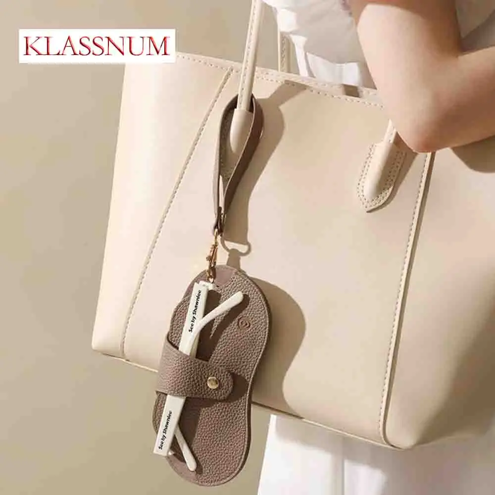 PU Leather High-quality Glasses Holder Pendant Portable Glasses Bag Keychain Sunglasses Storage Bags For Men Women Car Glasses
PU Leather High-quality Glasses Holder Pendant Portable Glasses Bag Keychain Sunglasses Storage Bags For Men Women Car Glasses