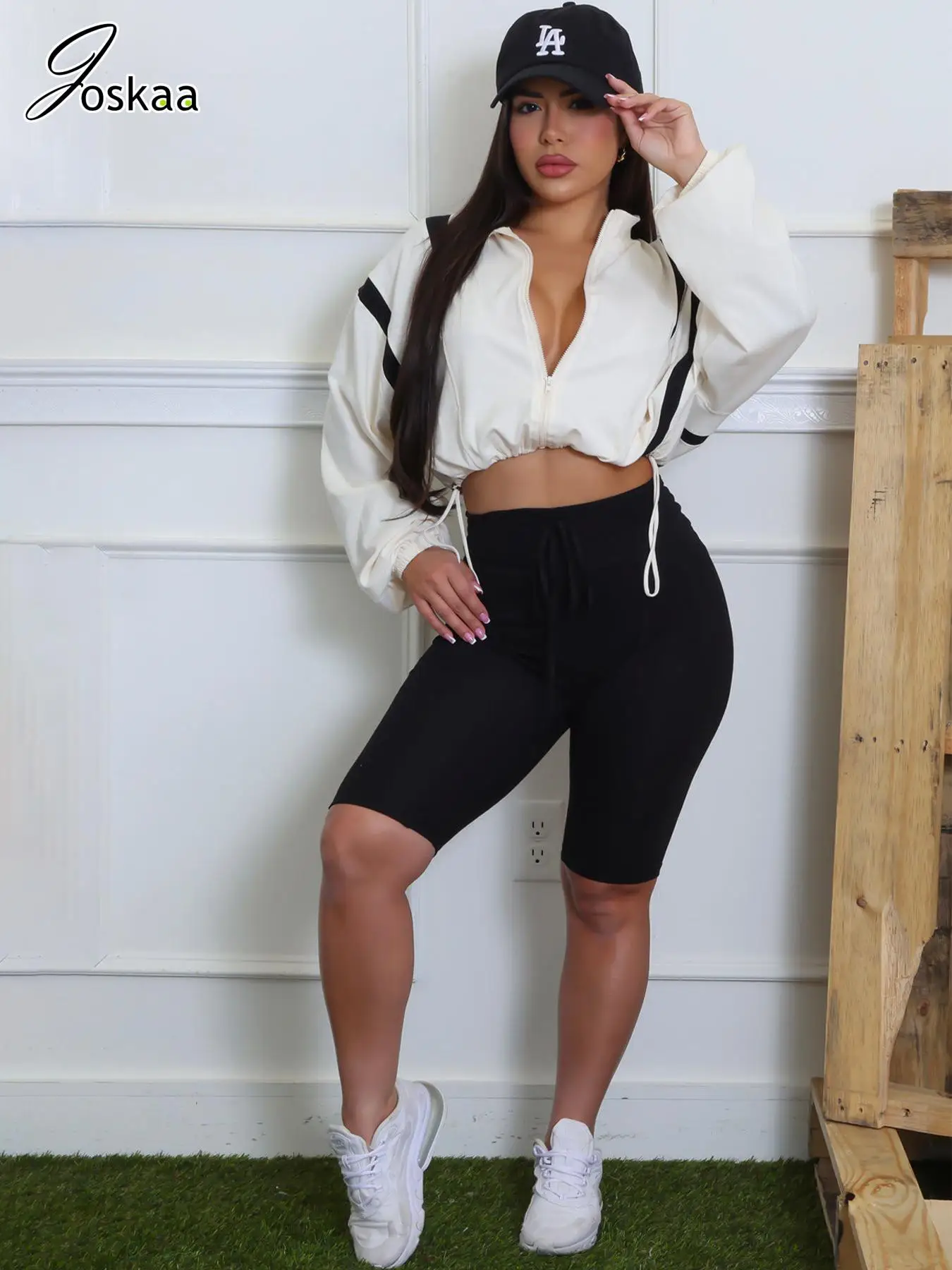 Joskaa 2025 Women's Color Block Two Piece Set Casual Drawstring Waist Zip-Up Top+Mid-Length Shorts Match Tracksuits Streetwear
Joskaa 2025 Women's Color Block Two Piece Set Casual Drawstring Waist Zip-Up Top+Mid-Length Shorts Match Tracksuits Streetwear