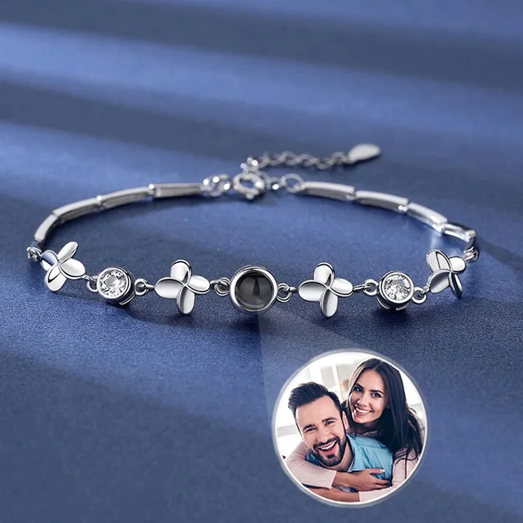 Custom Four-Leaf Clover with Diamond Projection Bracelet Personalized Photos Wedding Anniversary Christmas Gifts for Girlfriends
Custom Four-Leaf Clover with Diamond Projection Bracelet Personalized Photos Wedding Anniversary Christmas Gifts for Girlfriends