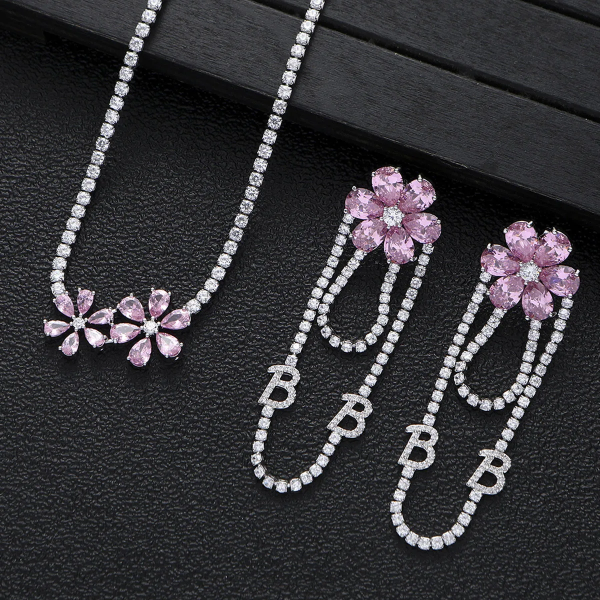 Luxury Geometry Flower Pink CZ Tennis Chain Earring For Women Wedding Evening Party Dinner Dubai Jewelry Set Gifts S367
Luxury Geometry Flower Pink CZ Tennis Chain Earring For Women Wedding Evening Party Dinner Dubai Jewelry Set Gifts S367