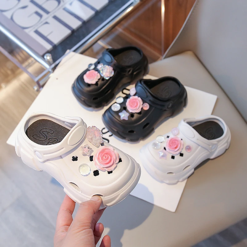 Новые летние тапочки из ЭВА для девочек, украшенные цветочными кристаллами, модная детская обувь без шнуровки для малышей, мягкие детские повседневные пляжные сандалии
Новые летние тапочки из ЭВА для девочек, украшенные цветочными кристаллами, модная детская обувь без шнуровки для малышей, мягкие детские повседневные пляжные сандалии