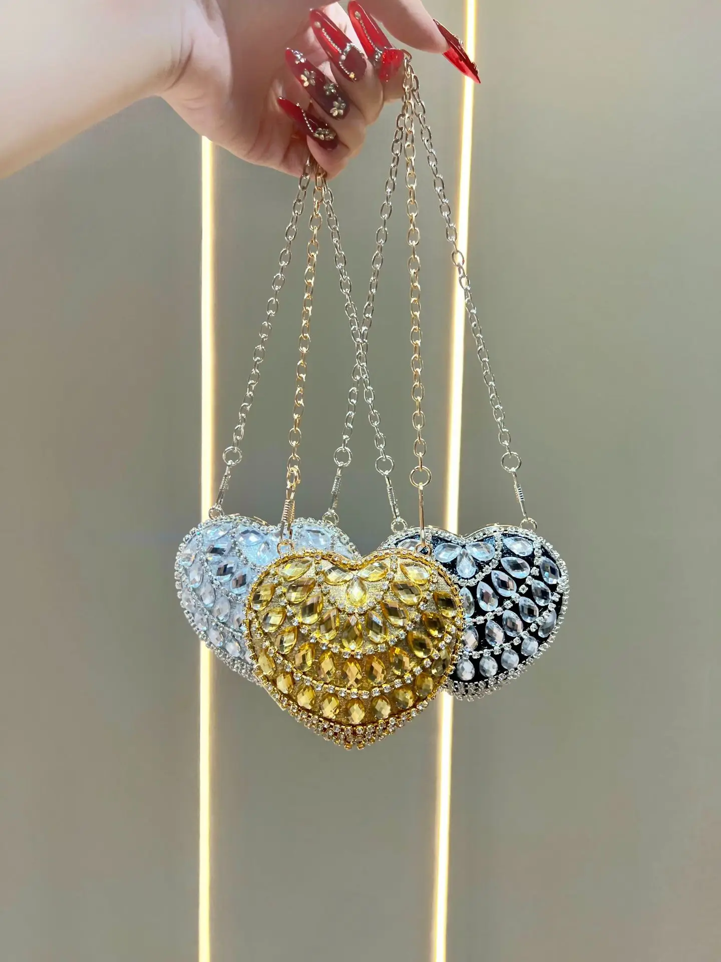 Luxury Heart-Shaped Mini Lipstick Bag - Handcrafted Rhinestone PU Clutch Adjustable Chain Crossbody Purse for Women Party
Luxury Heart-Shaped Mini Lipstick Bag - Handcrafted Rhinestone PU Clutch Adjustable Chain Crossbody Purse for Women Party