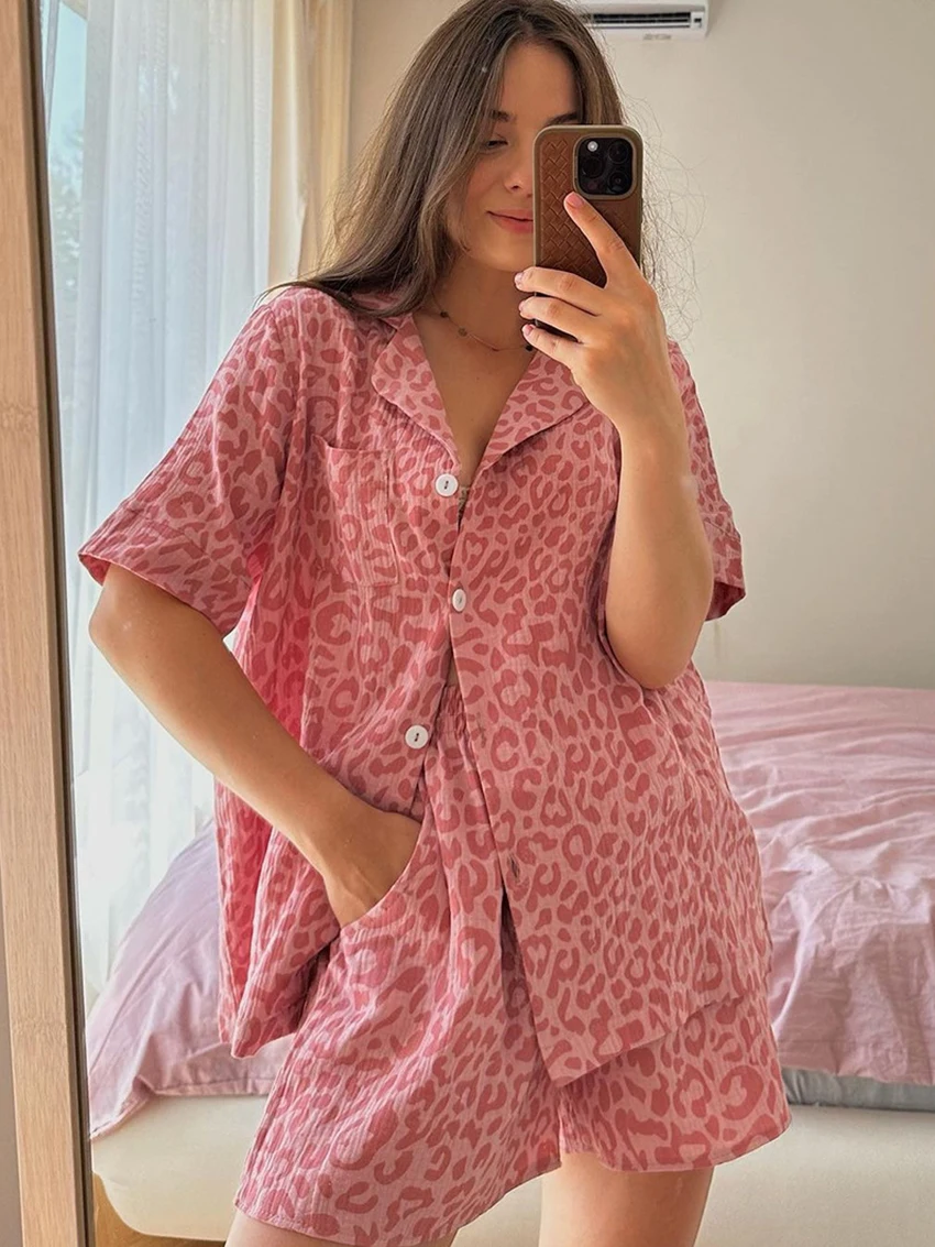 Marthaqiqi Summer Leopard Print Women'S Pajamas Set Turn-Down Collar Sleepwear Short Sleeve Nightgowns Shorts Femme Nightie Suit
Marthaqiqi Summer Leopard Print Women'S Pajamas Set Turn-Down Collar Sleepwear Short Sleeve Nightgowns Shorts Femme Nightie Suit