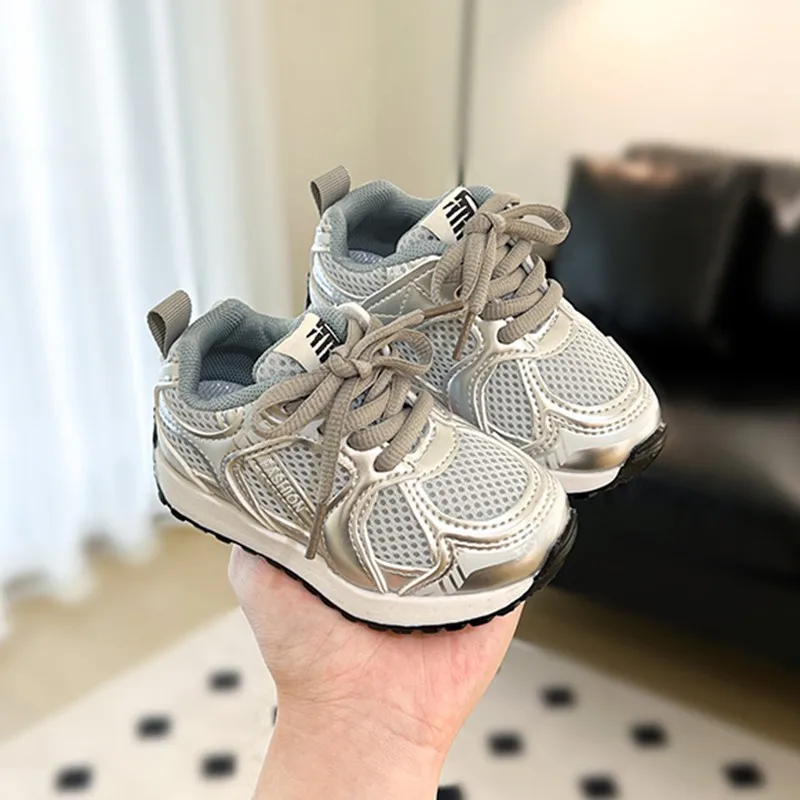 Осень 2024, дышащие сетчатые кроссовки с металлическим орбита для мальчиков и девочек, повседневная модная обувь для малышей, детская спортивная прогулочная обувь 
Осень 2024, дышащие сетчатые кроссовки с металлическим орбита для мальчиков и девочек, повседневная модная обувь для малышей, детская спортивная прогулочная обувь