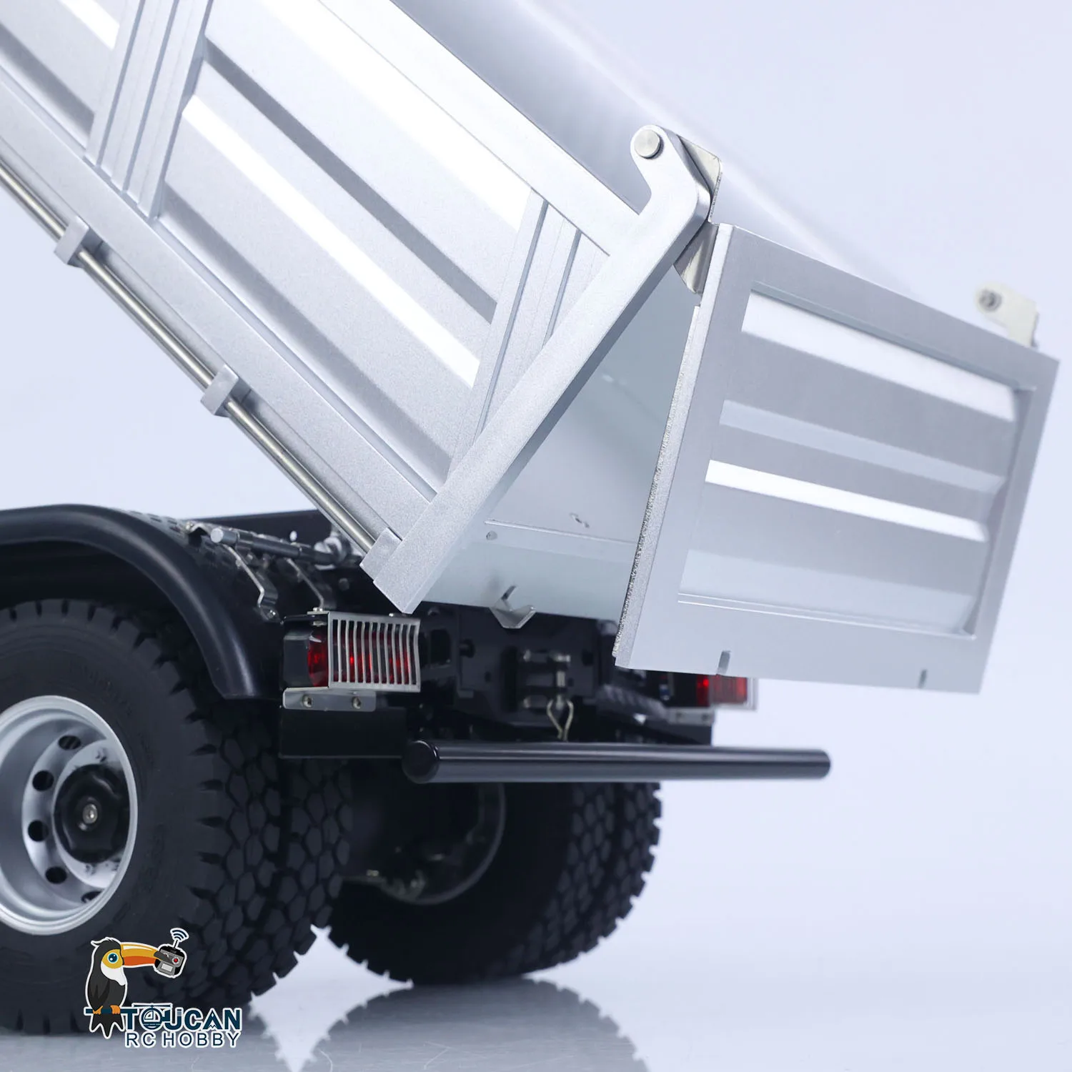 1/14 KABOLITE 5702 2,4G Пульт дистанционного управления Электрический подъемный самосвал Модель 6x6 RC Самосвал Автомобиль 2 скорости Звук Свет Мотор Автомобиль Подарки
1/14 KABOLITE 5702 2,4G Пульт дистанционного управления Электрический подъемный самосвал Модель 6x6 RC Самосвал Автомобиль 2 скорости Звук Свет Мотор Автомобиль Подарки